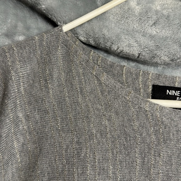 Nine West sweater size large Women's Gray Sweater with accent striped oversized - Picture 2 of 6